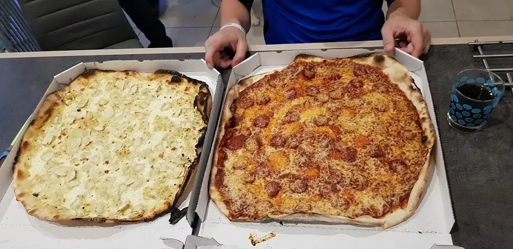 Films And Pizz restaurant in Étoile-sur-Rhône