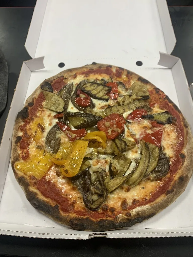 Le Petit César_Ermont_slider_image_3