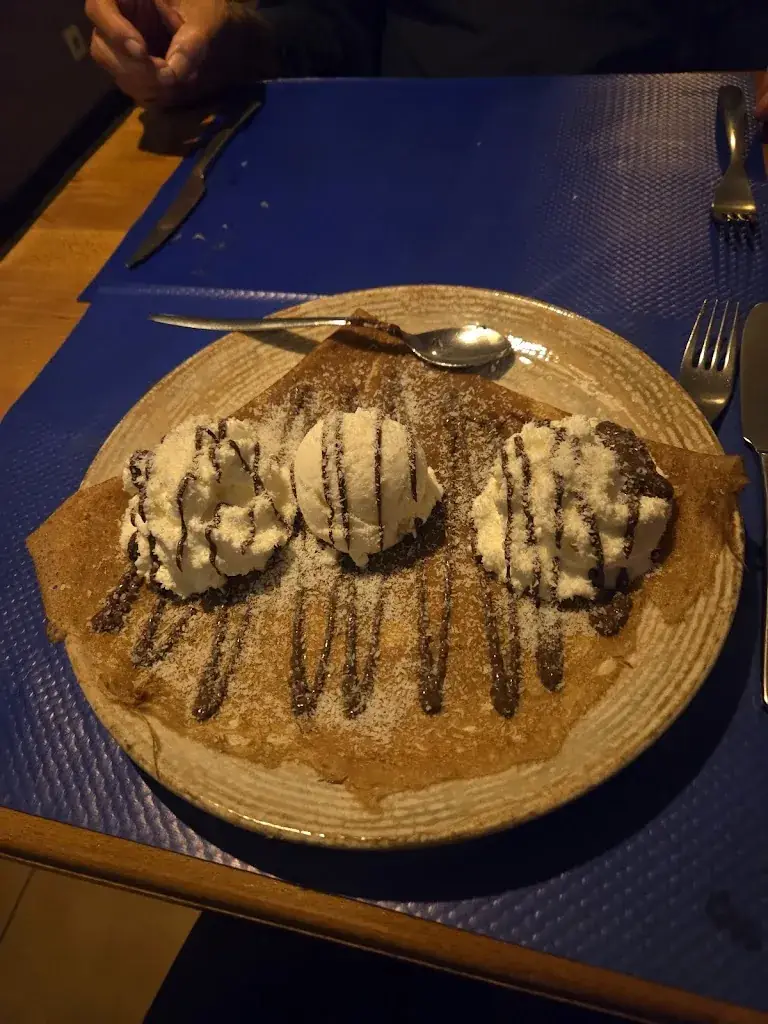 Yangzom Ghale_Crêperie La Plage Bretonne_Bois-d'Arcy_reseña