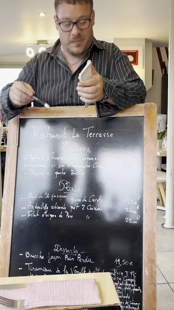 Irene Lim_La Terrasse_Saint-Cyr-l'École_review