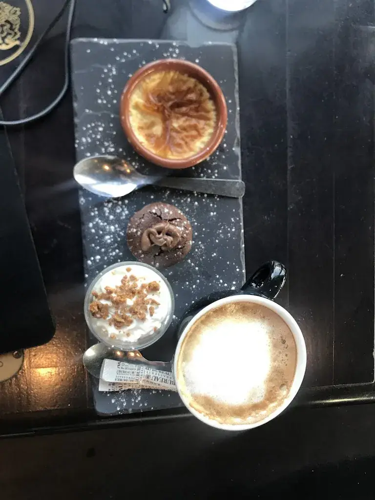 khouloud is'hak_Au Bureau_Fresnes_review