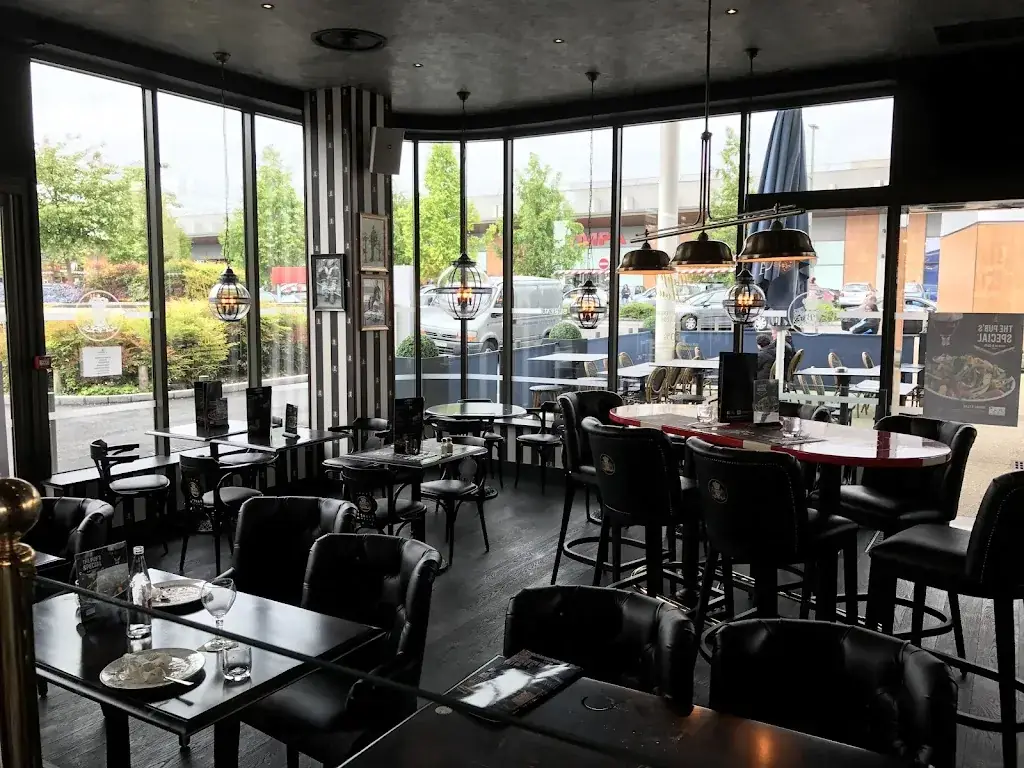 Alan Chai_Au Bureau_Fresnes_review