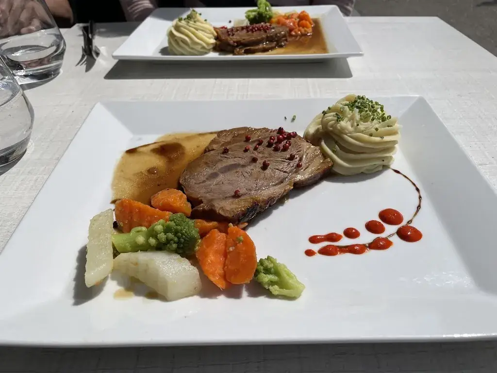 David D. Tan_L'instant présent_Feigères_review