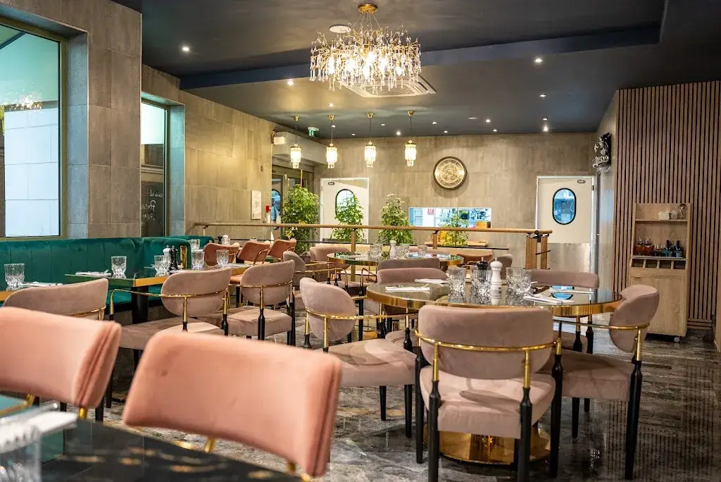 Piazza del Gusto 92260 restaurant in Fontenay-aux-Roses