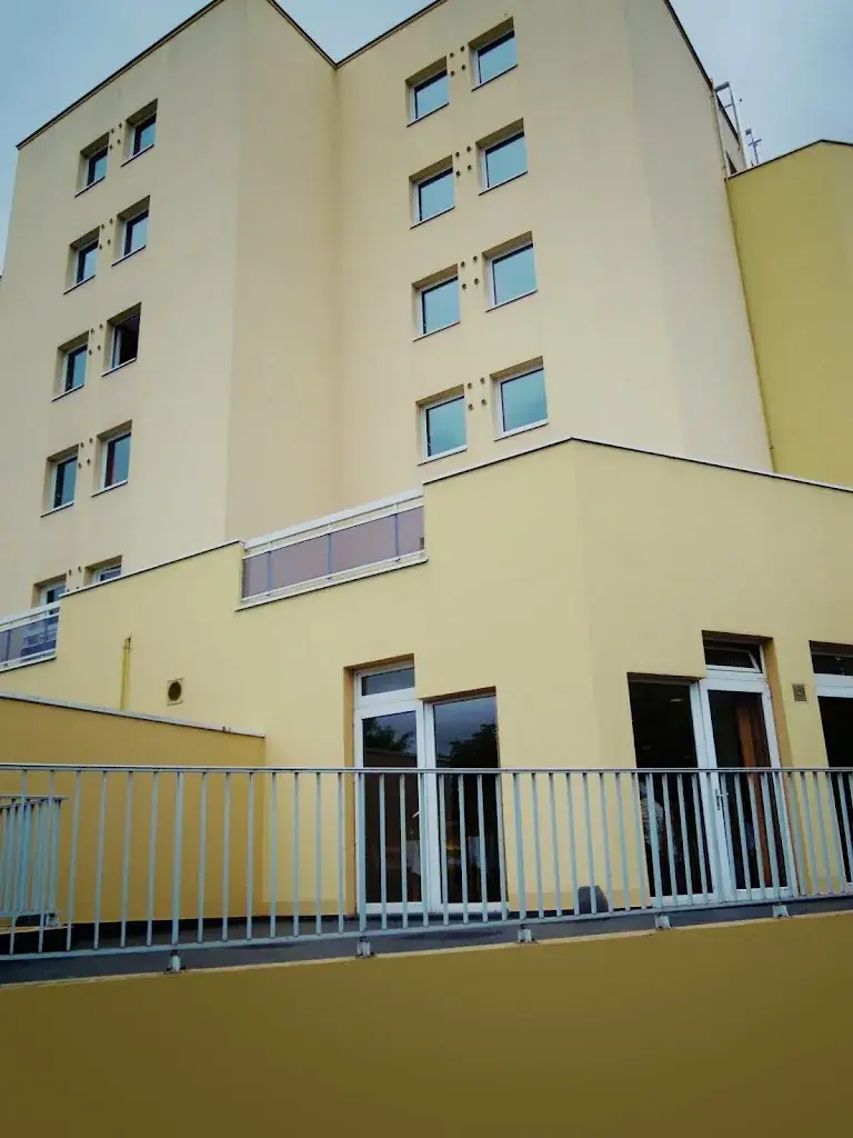 La Roseraie - Hôtel & Restaurant. restaurant in Fontenay-aux-Roses