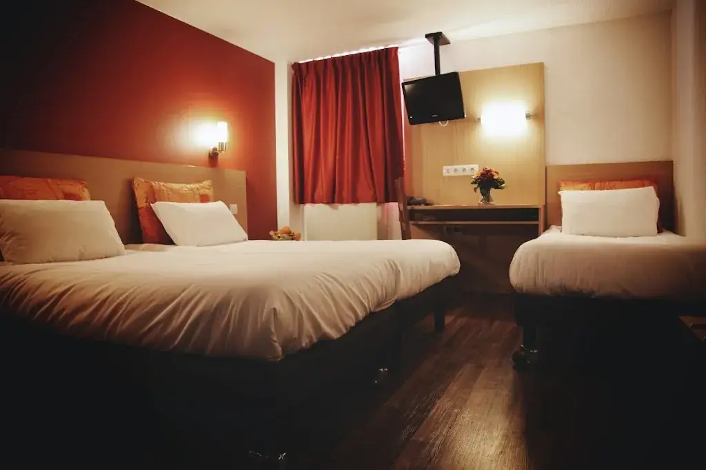 La Roseraie - Hôtel & Restaurant._Fontenay-aux-Roses_slider_image_3