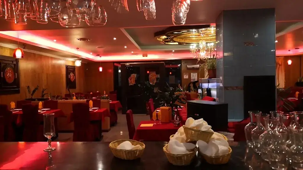 Au Porte Bonheur restaurant in Queue-les-Yvelines