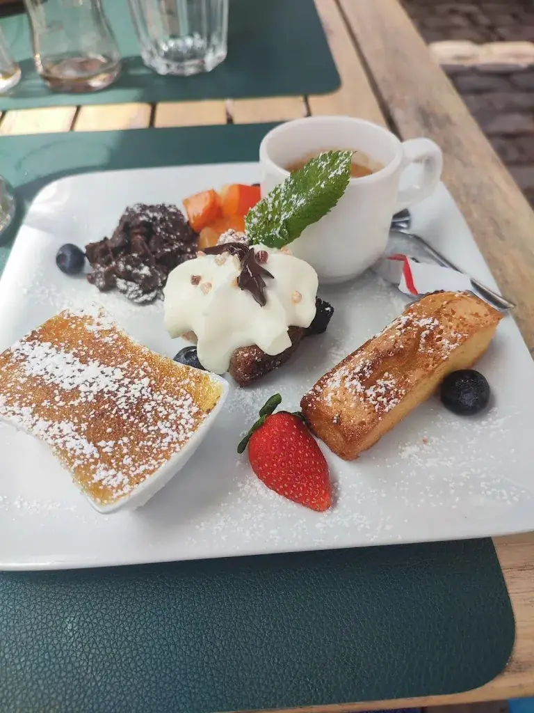 Hervé_Restaurant La Place_Montfort-l'Amaury_review