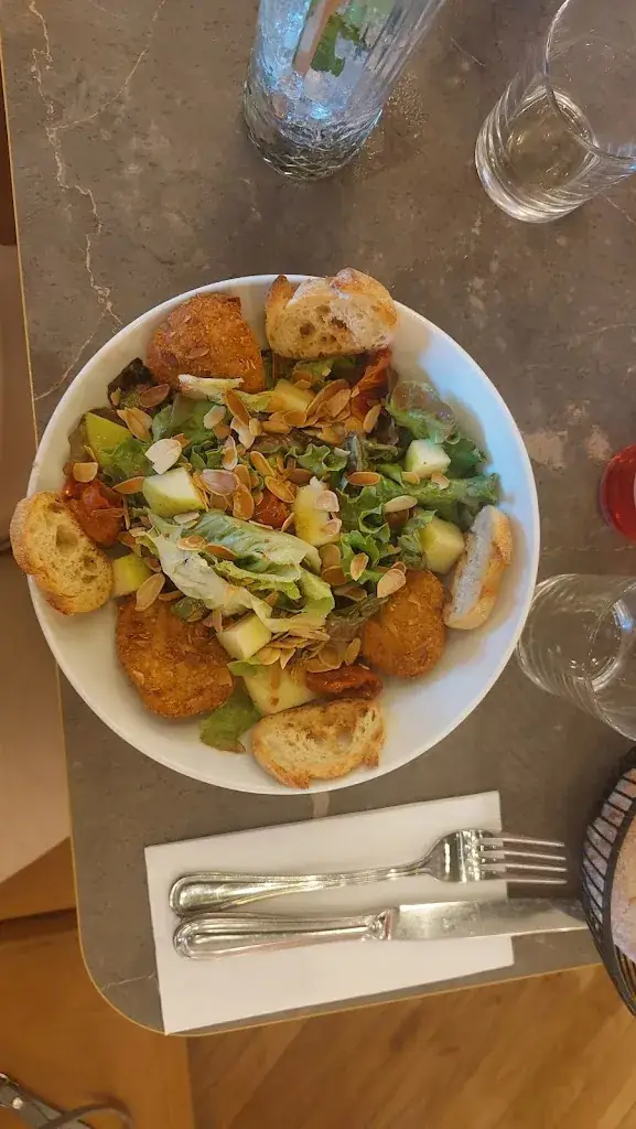 Celine Lavanchy_Brasserie Perle_Garches_review