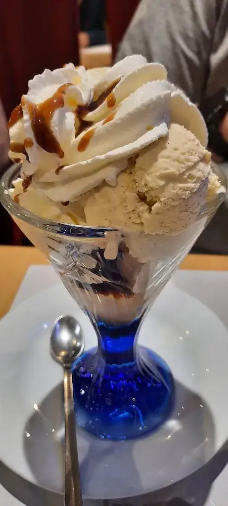 marie louise petitjean_Japan Sakura_Garches_review