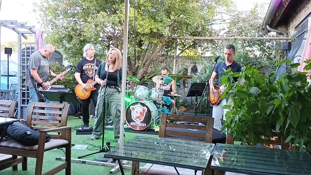 Victoria Station_Méré_slider_image_2