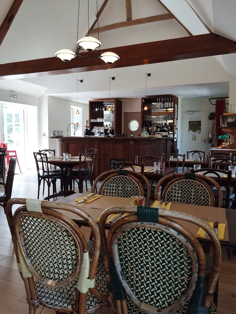 Le bistrot du jardinier restaurant in Mesnuls