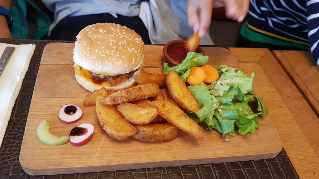 Le Bistrot des Tours_Montfort-l'Amaury_slider_image_2