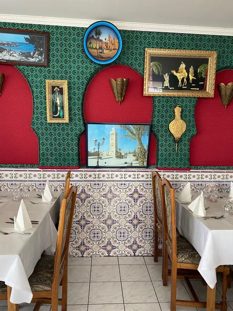 Thomazsimon Morotescoski da Silva_Safi_Porcheville_review