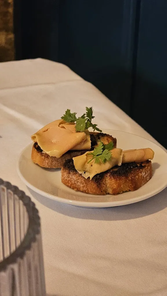 Henri Sk_Rive Gauche_Mantes-la-Jolie_review