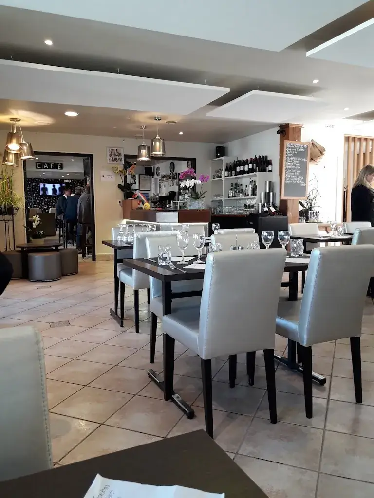 Bar-Brasserie Le Saint-Nicolas_Gometz-le-Châtel_slider_image_1