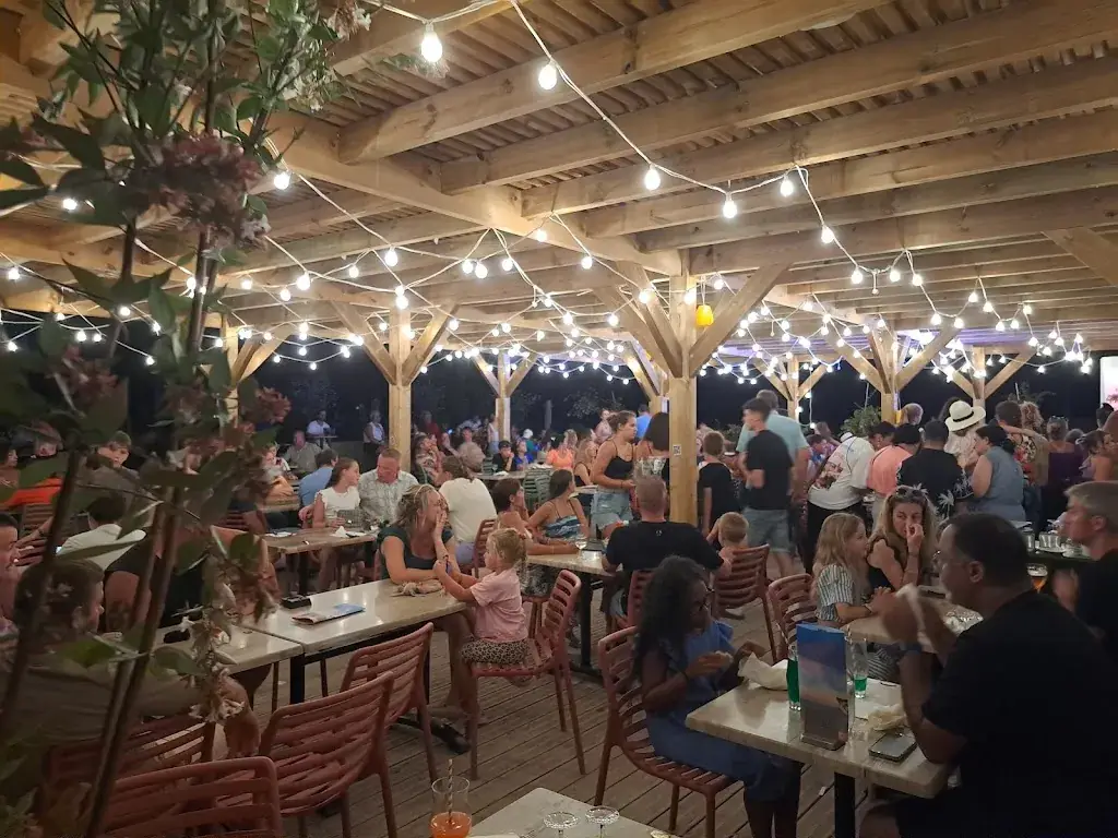 Izaak Streefkerk_Chez Isa et Eric_Gouaix_review