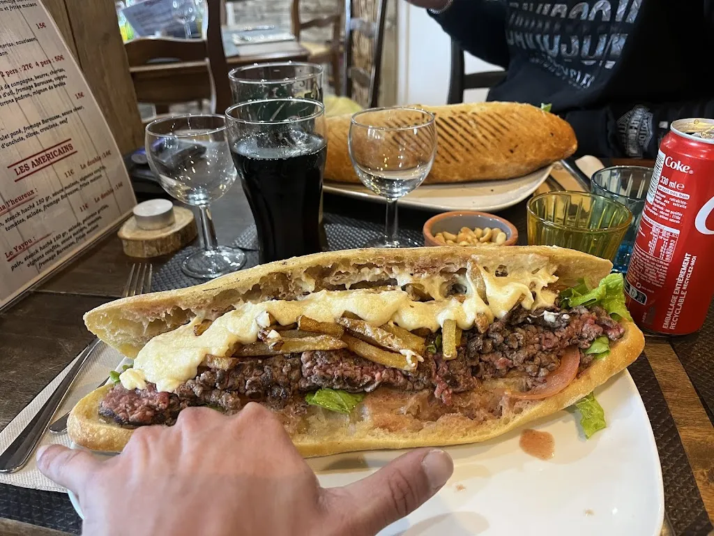 Mehdi B_Au Cha l'Heureux_Grisy-Suisnes_review