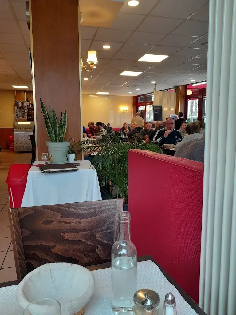 Éric De Chelles_Les Marronniers_Gournay-sur-Marne_review