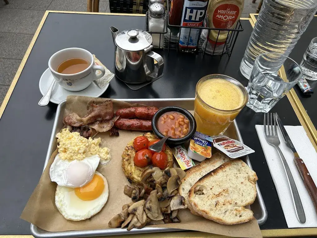 Demet Pehlivan_Pub Brasserie Le Village_Fontenay-sous-Bois_review