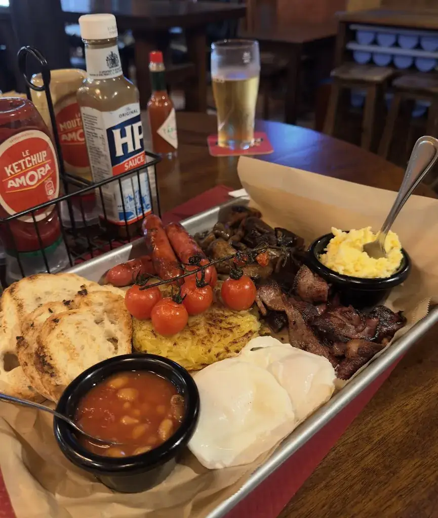 Sarp Dökmeci_Pub Brasserie Le Village_Fontenay-sous-Bois_review