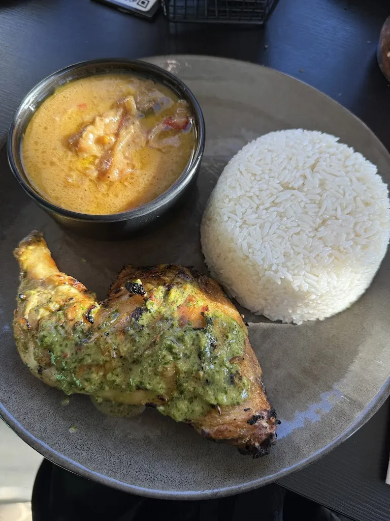 Helene Suos_A L'AFRICAINE_Fontenay-sous-Bois_review