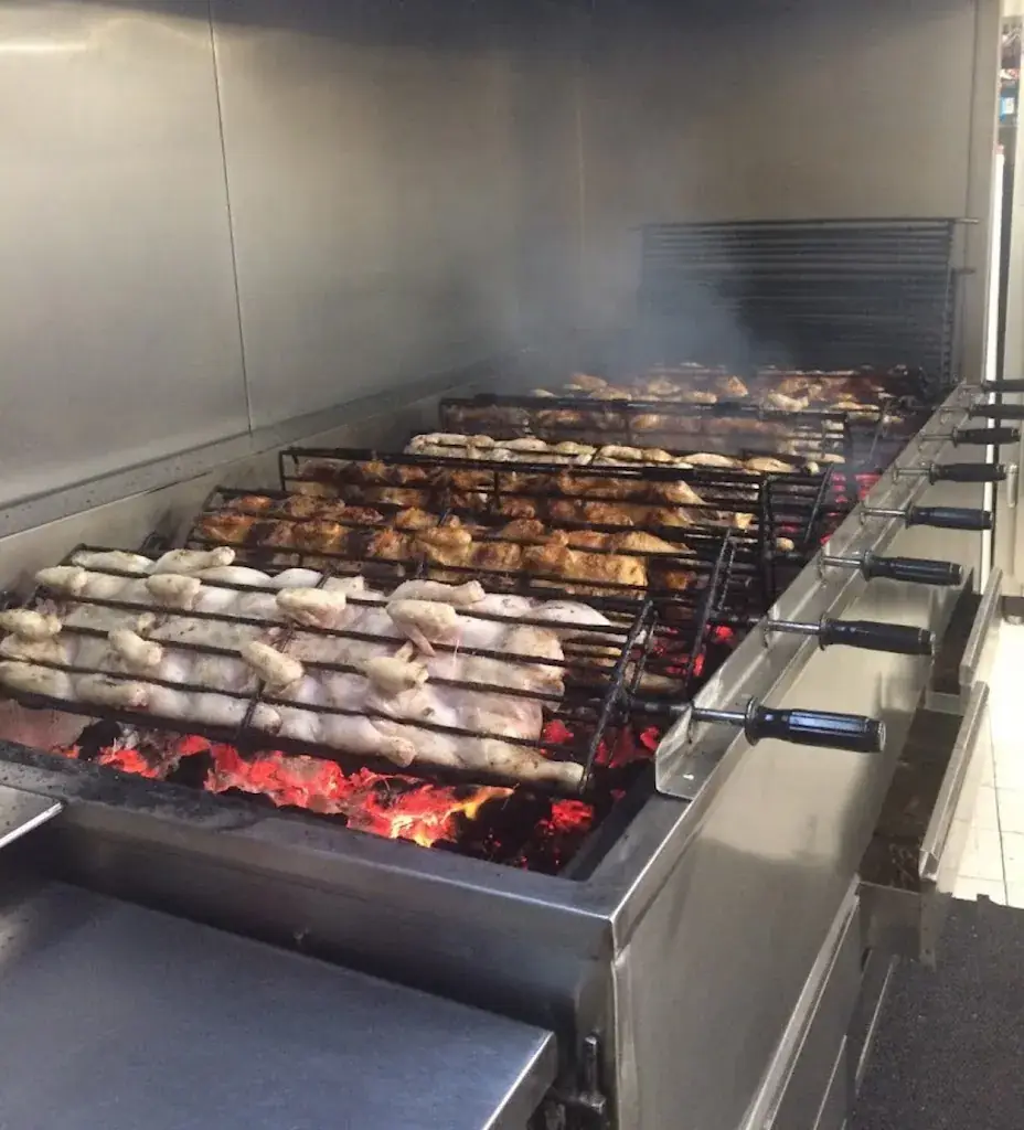 Os Sabores Do Norte restaurant in Pommeuse