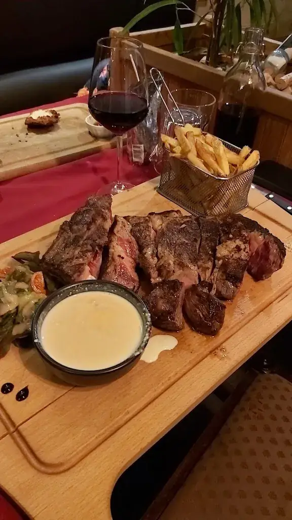 Armand van den Akker_Restaurant AUBERGE DE LA TOURELLE_Tournan-en-Brie_review