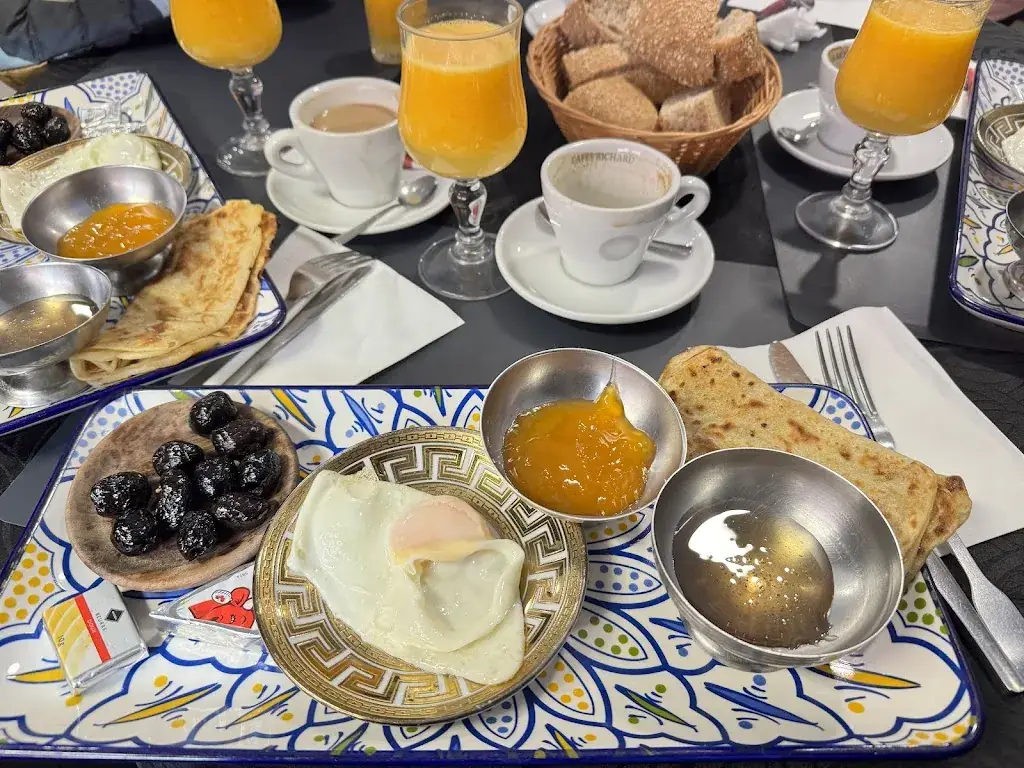 Phoebe Choi_Cafe Restaurant La Belle Vue_Gennevilliers_review