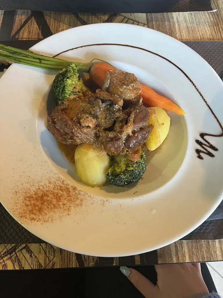 leana pujol_Bar-restaurant La Douc'Heure_Eybens_review