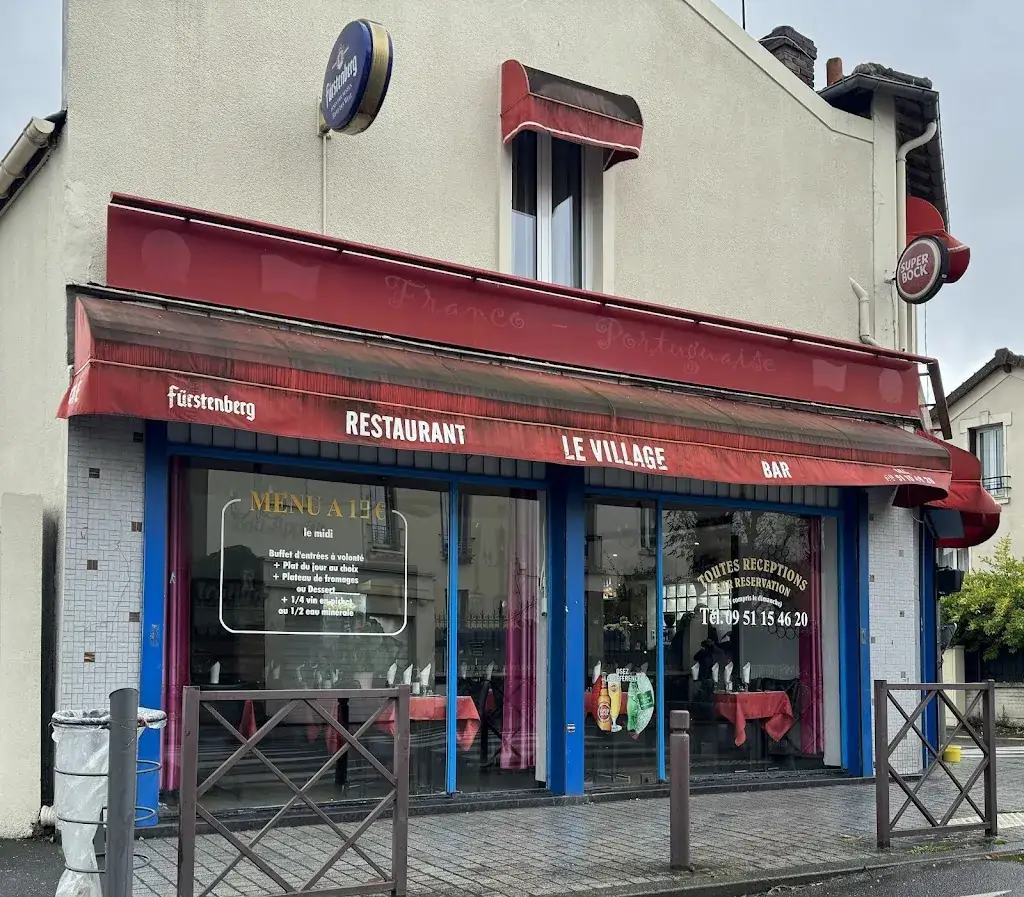 Le Village restaurant in Houilles