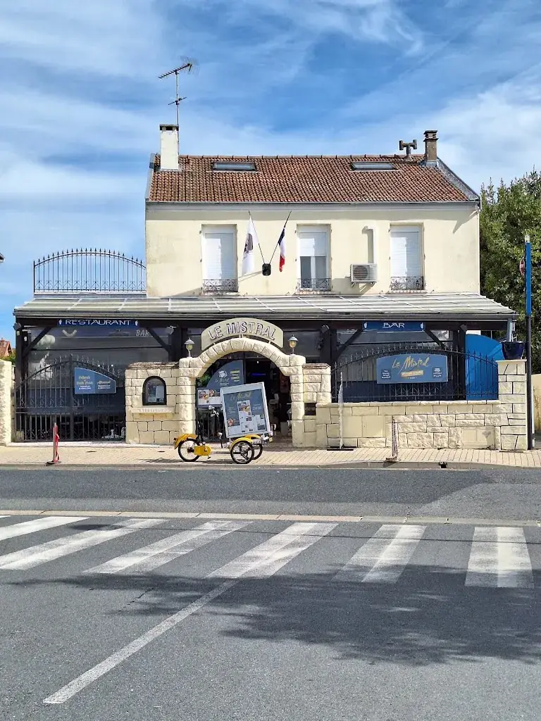 Frédéric Charles_Le Mistral_Lardy_review