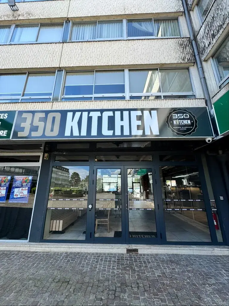 350 KITCHEN_Ris-Orangis_slider_image_1