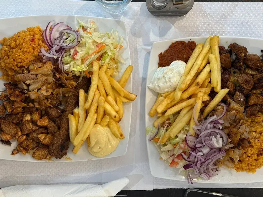 Arturo De Santiago_Manège de Sultane 1998_Viry-Châtillon_review