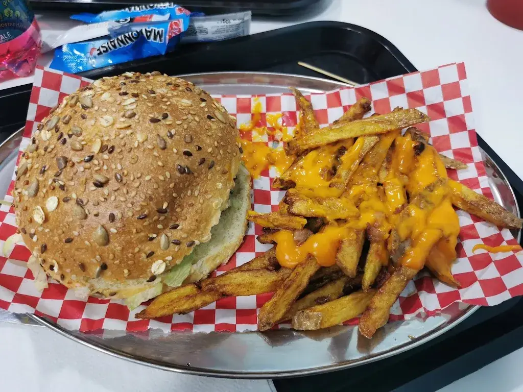 Marie Chassin_5TH AVENUE ÉTAMPES_Étampes_review