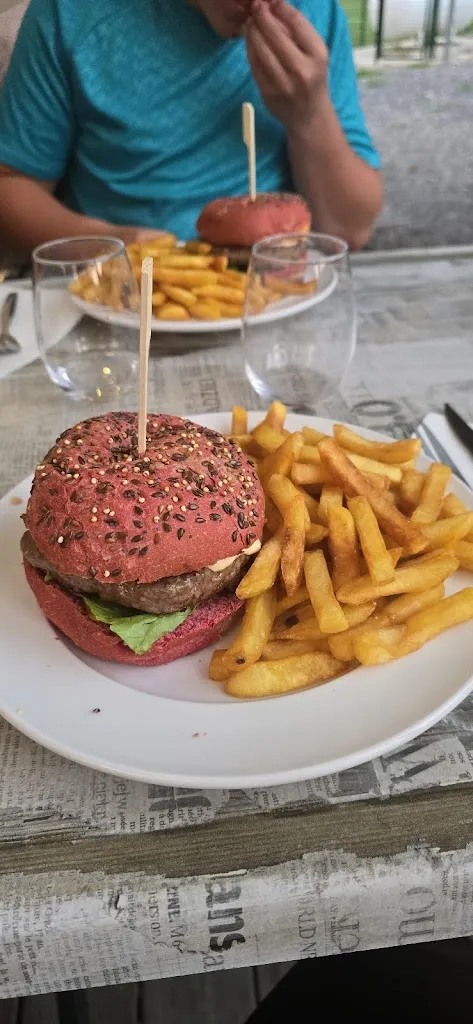 Andrew Hughes_Chez Roméo & Juliette_Doussard_review