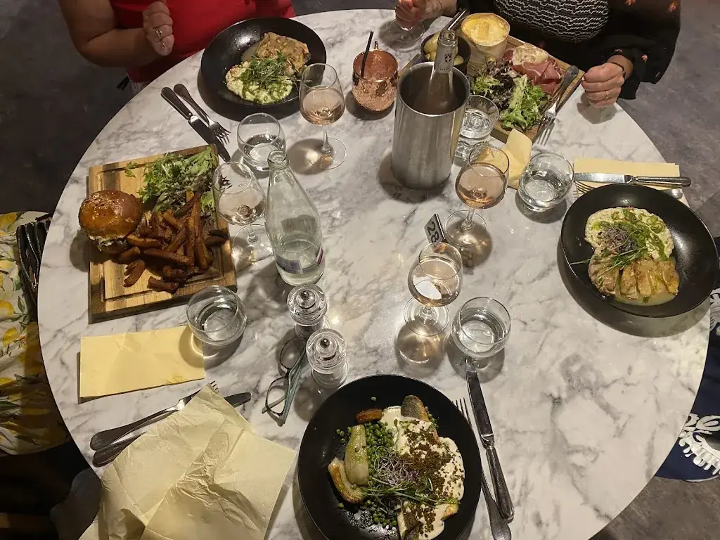 lisa king_Bistrot Jeanne - Restaurant Lac d’Annecy - Hôtel Arcalod_Doussard_review