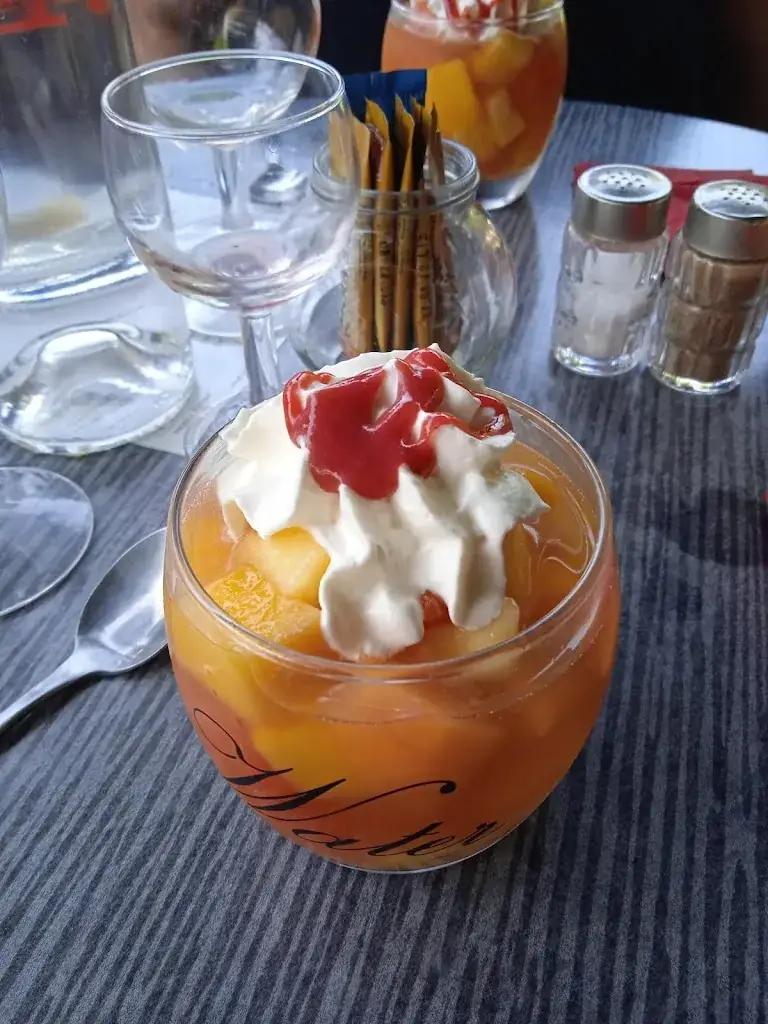 Laurence Thinot_Le café de la mairie - Distributeur blu_Morigny-Champigny_review