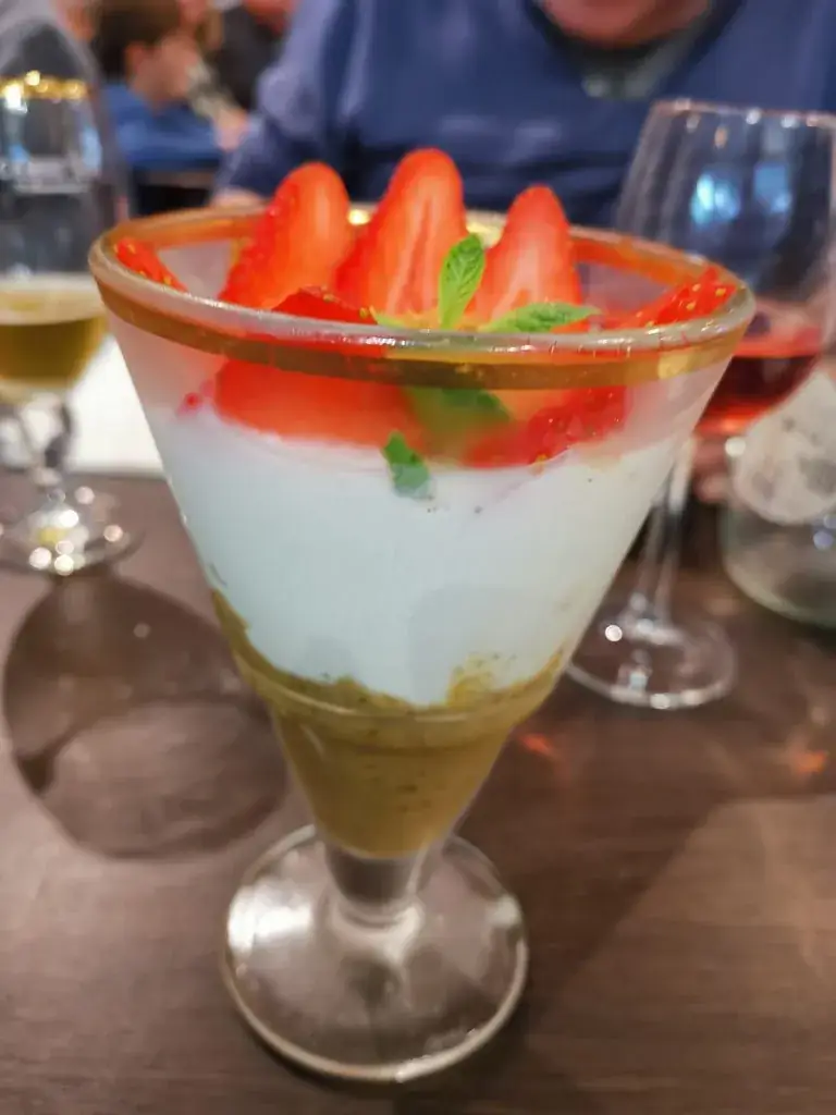 Fernanda Tessaro_Le café de la mairie - Distributeur blu_Morigny-Champigny_review