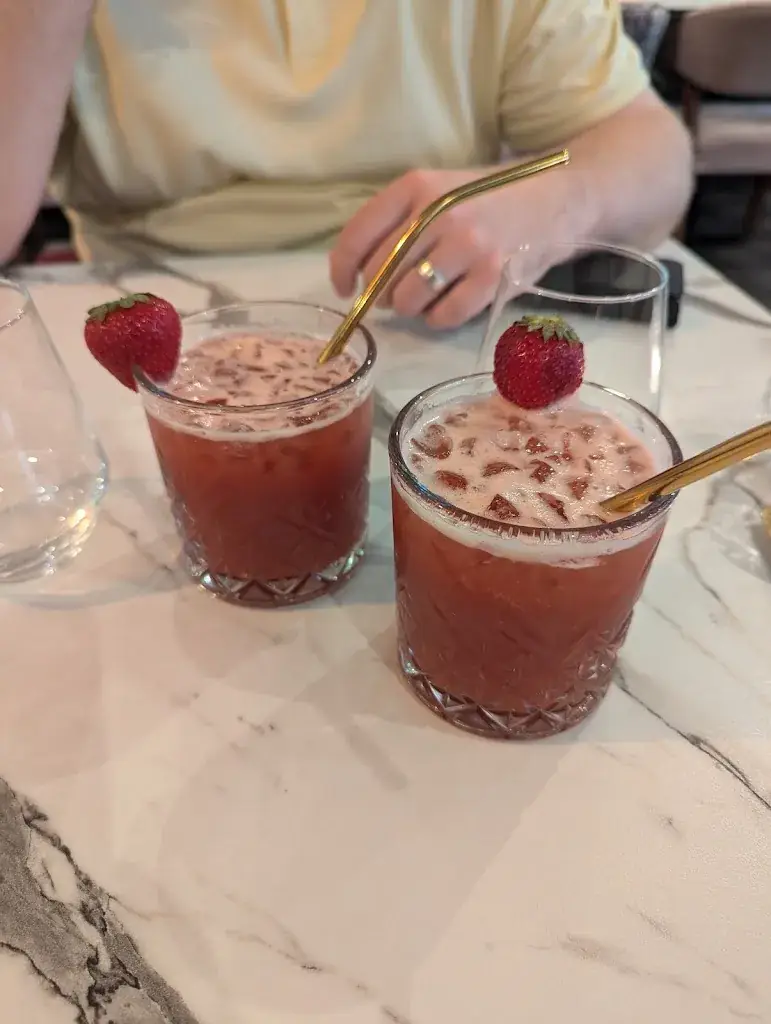 Amy Roadknight_La Casa Bella_Guyancourt_review