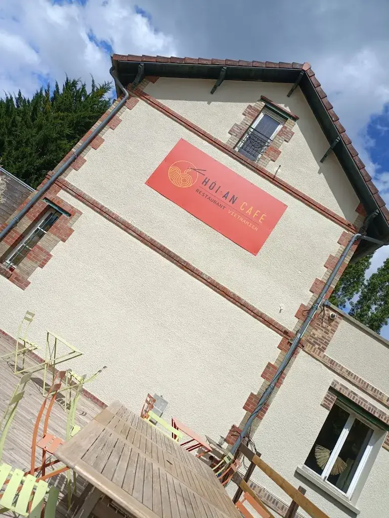 Delphine J_Hoï An Café_Guyancourt_review