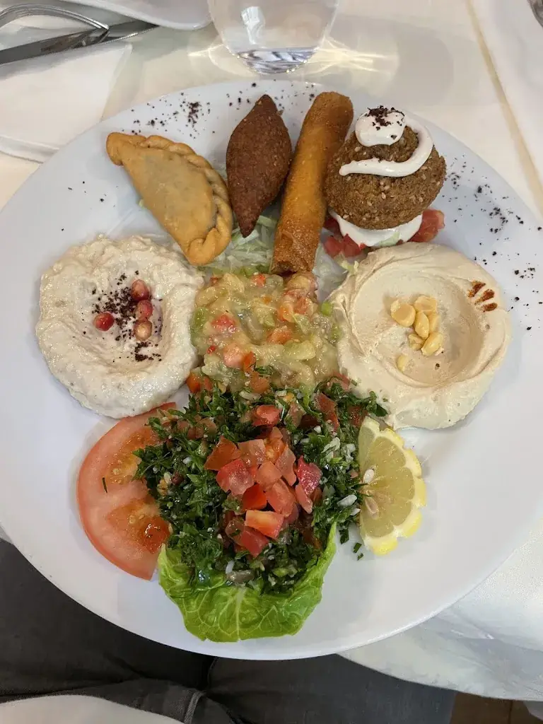 Auberge Libanaise_Jouars-Pontchartrain_slider_image_3