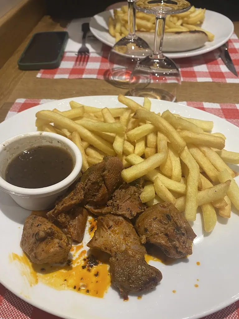 Léa Thepaut_Aux Gars de la Route_Jouy-le-Châtel_review