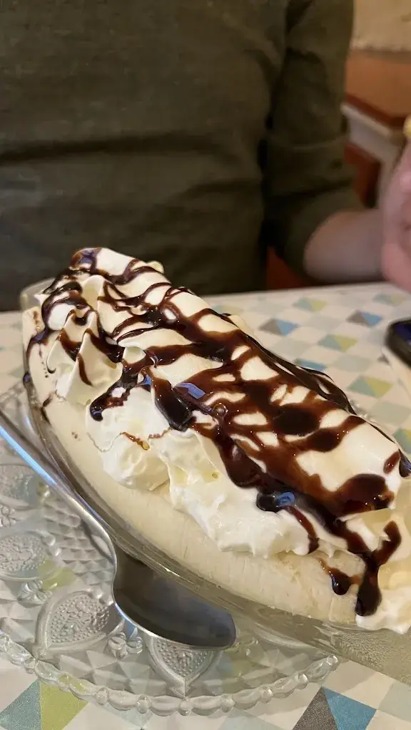 Yasmine Kalboussi_Phouket Sawadi_Jouy-en-Josas_review