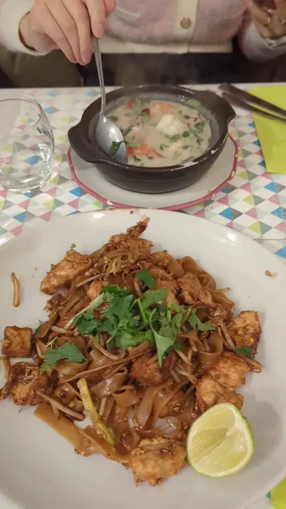 Phouket Sawadi_Jouy-en-Josas_slider_image_2