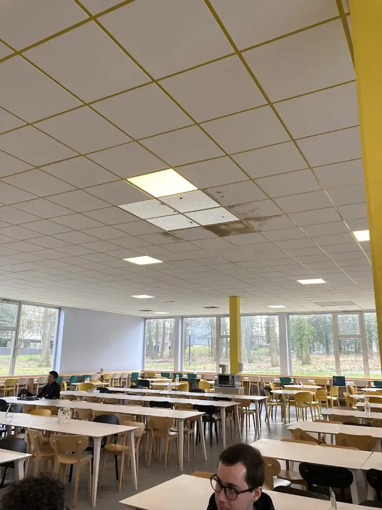 Le Restaurant Universitaire HEC Paris restaurant in Jouy-en-Josas