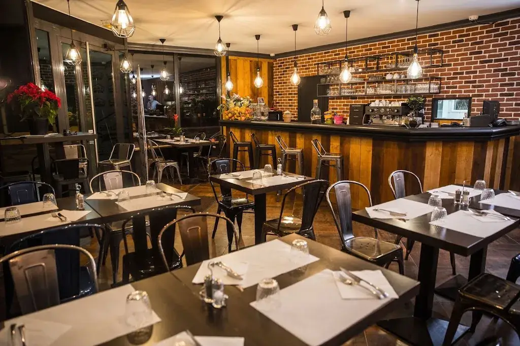 Le Rustic Restaurant in L'Haÿ-les-Roses