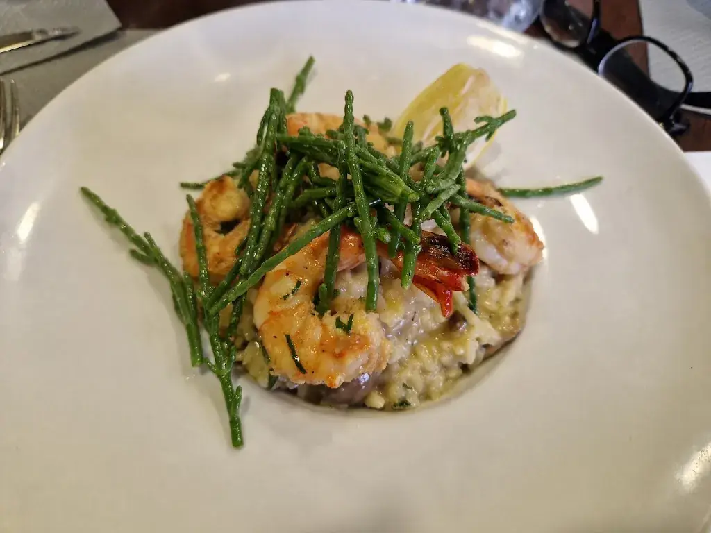 Jean-Luc Godard_Graffiti_L'Haÿ-les-Roses_review