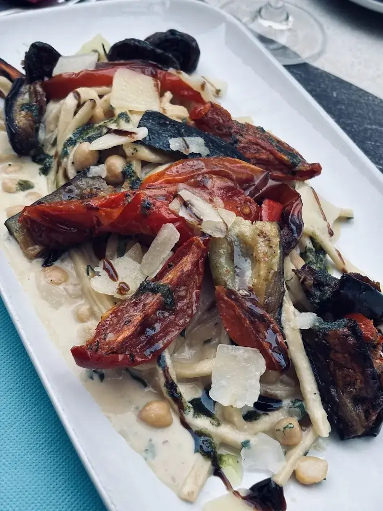 Marine Girard_Graffiti_L'Haÿ-les-Roses_review