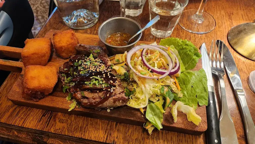 kim dro_Cancan_L'Haÿ-les-Roses_review